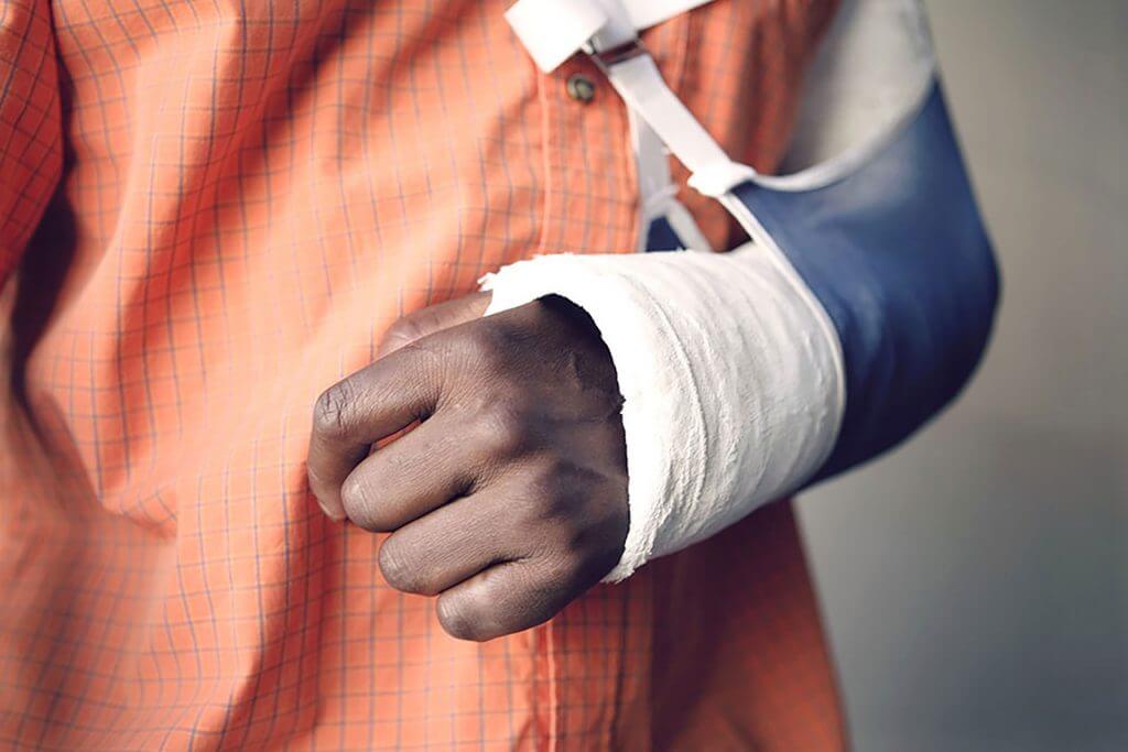 Broken Bones: When Should You Go to The Emergency Room? 6 broken bones when should you go to the emergency room