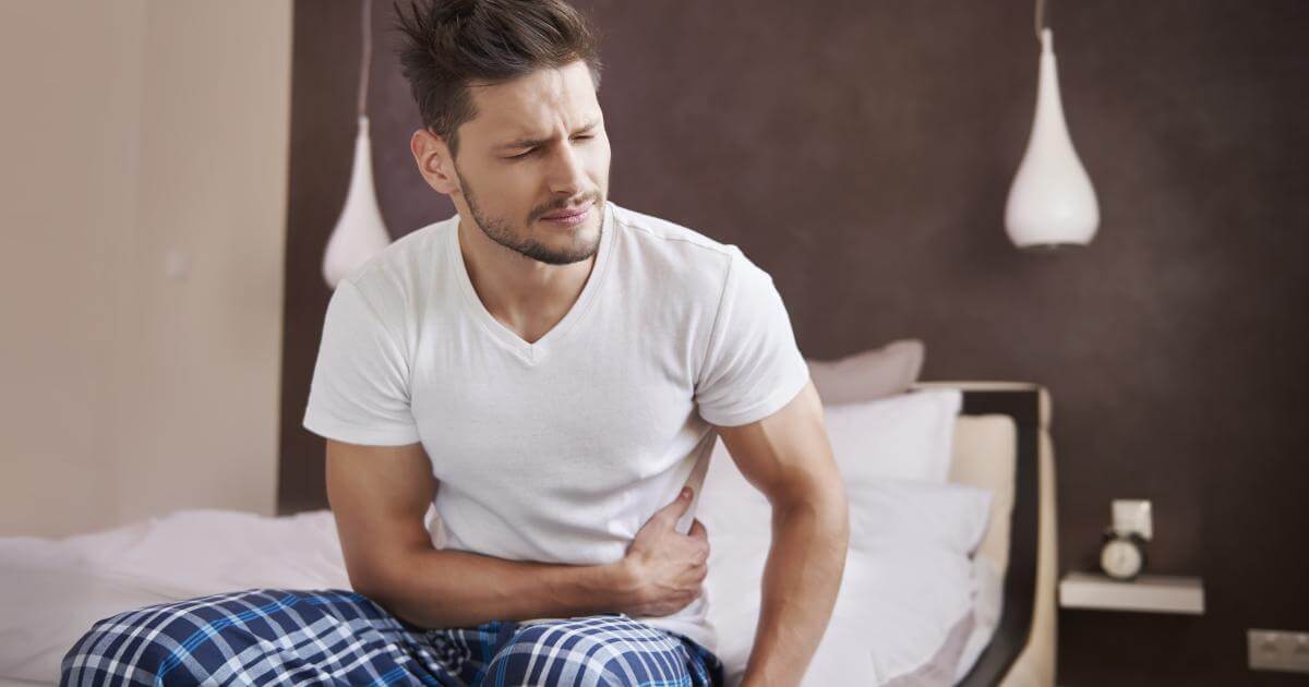 What should be noted for lower abdominal pain in men?